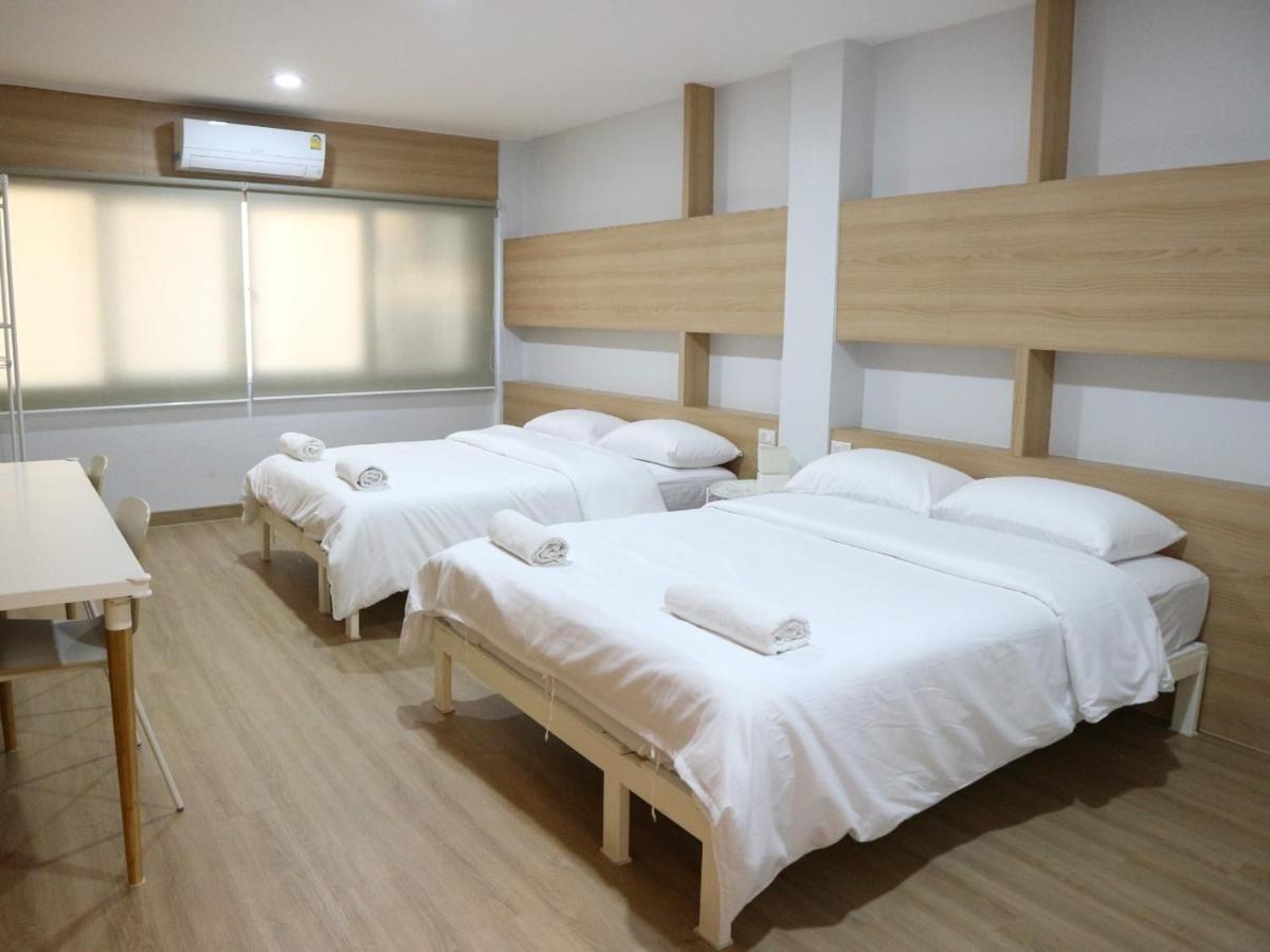 Boon Street Hostel Bangkok Exterior foto