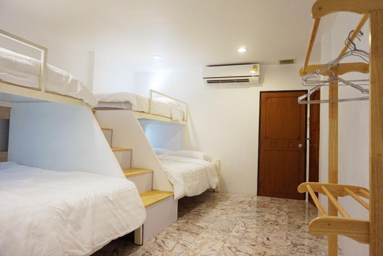 Boon Street Hostel Bangkok Exterior foto